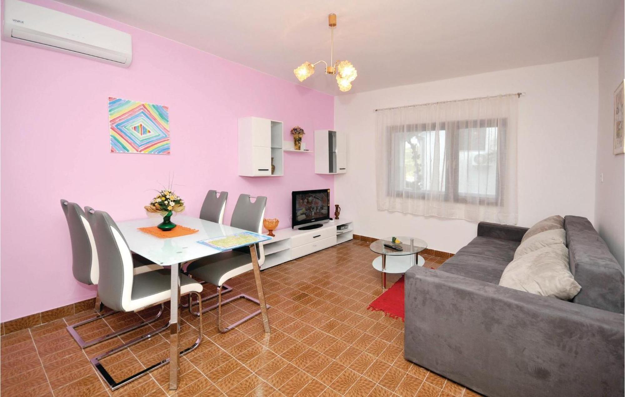 2 Bedroom Cozy Apartment In Marina Extérieur photo